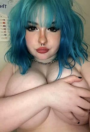 would you take a 19yo blue haired 5ft goth gf with piercings and tattoos? y or n 🤔'